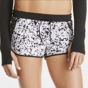Fabletics Carrie White Black Paint Athletic Shorts Size Medium Tie Waist/pocket